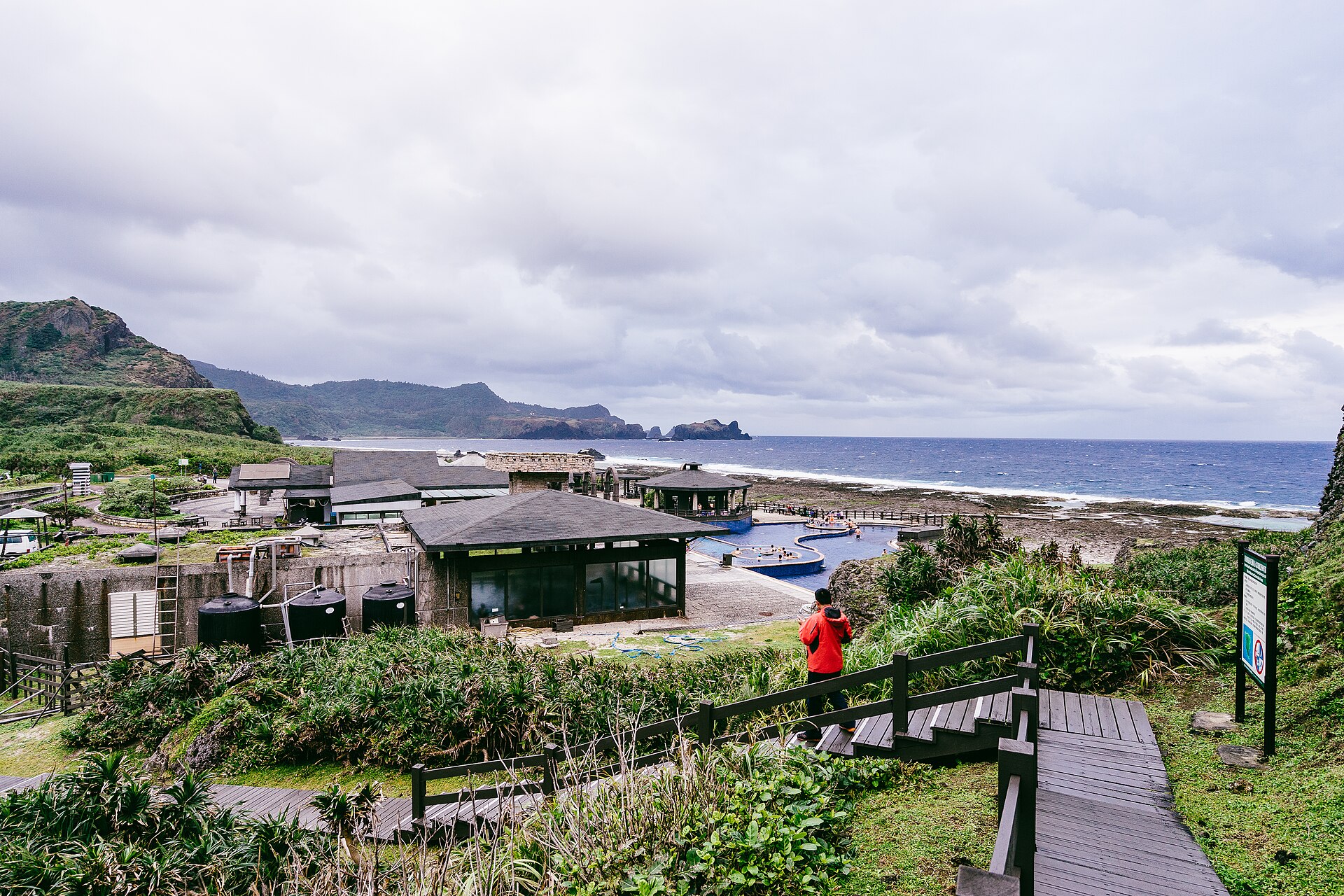 綠島朝日溫泉，海邊露天溫泉池迎接太平洋日出